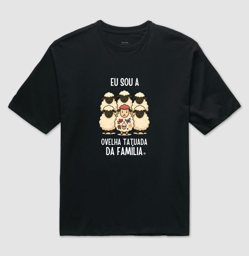Camiseta Oversized Eu sou a ovelha tatuada da família