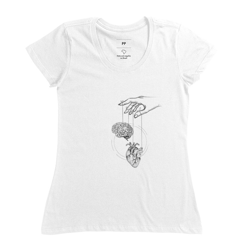 Camiseta feminina coração no controle 
