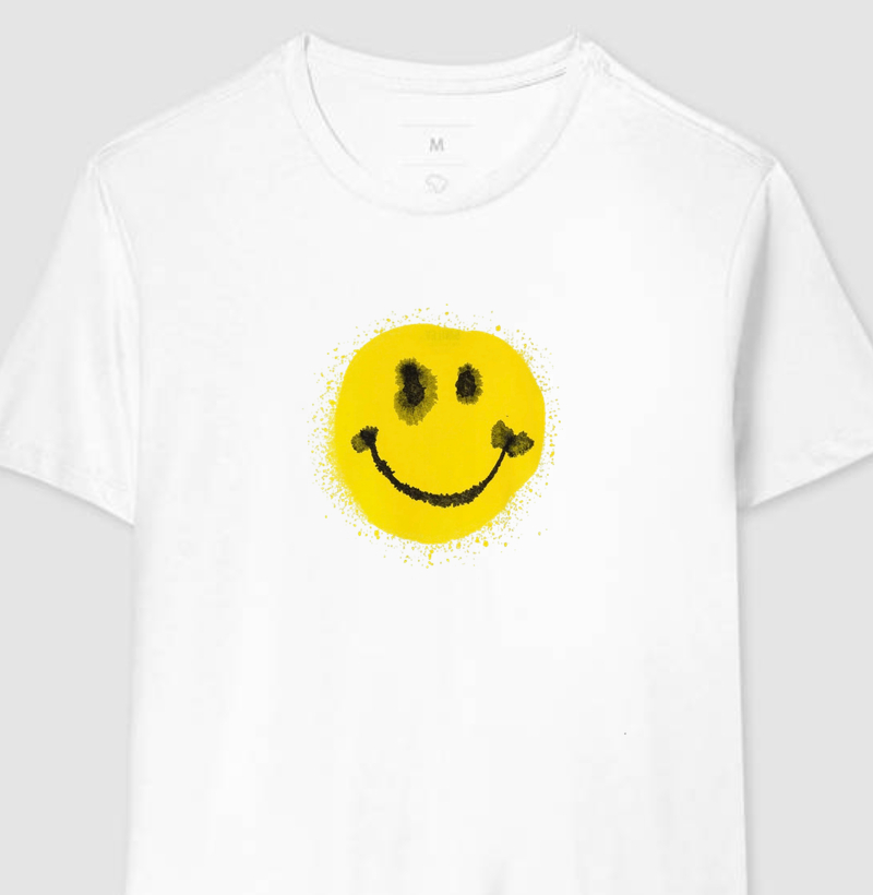 Camiseta Sorrindo pra não surtar 