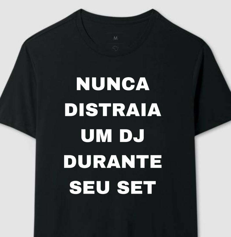Não Distraia o DJ — Ele Tá Fazendo História!