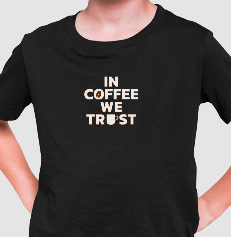 In Coffee We Trust: Camiseta Infantil -  Moda e Paixão pelo Café
