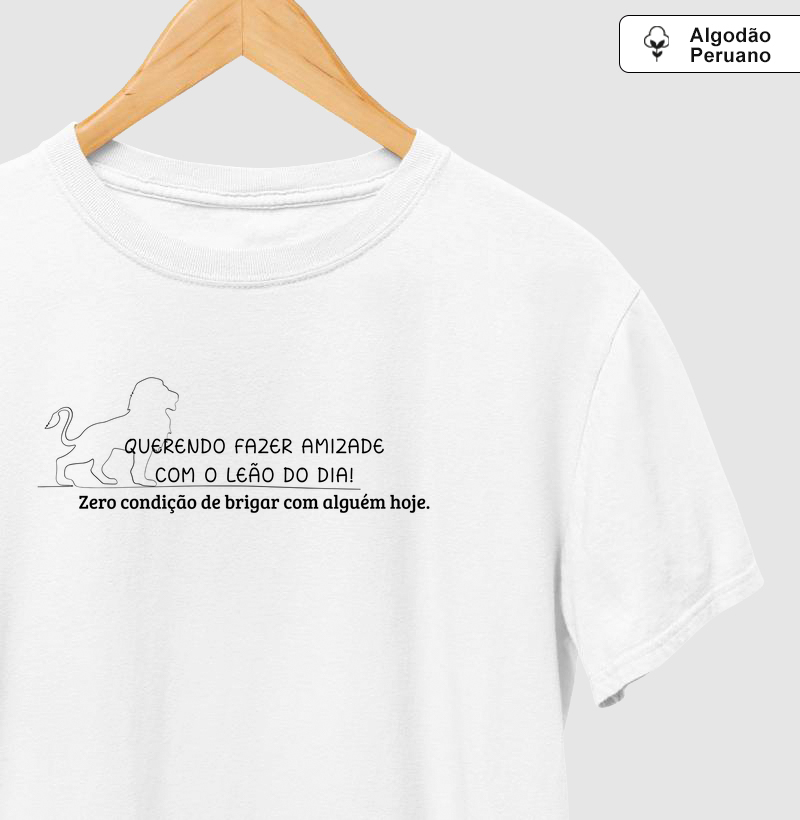 Querendo fazer amizade com o leão do dia.