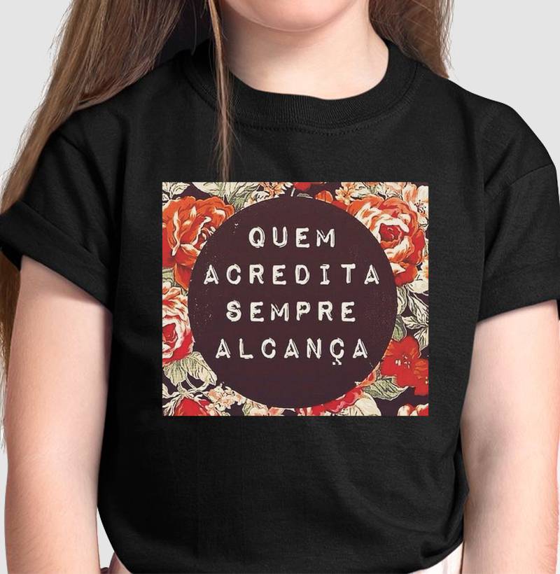 Camisa Infantil Quem Acredita Sempre Alcança