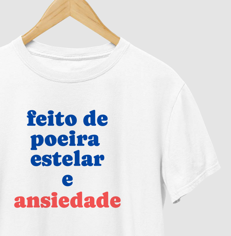 Camiseta Feito de Poeira Estelar e Ansiedade