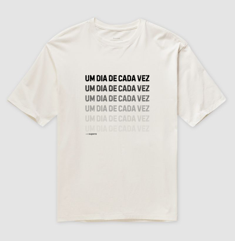 Oversized "UM DIA DE CADA VEZ"