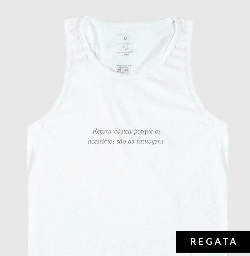 Regata básica porque os acessórios são as tatuagens.