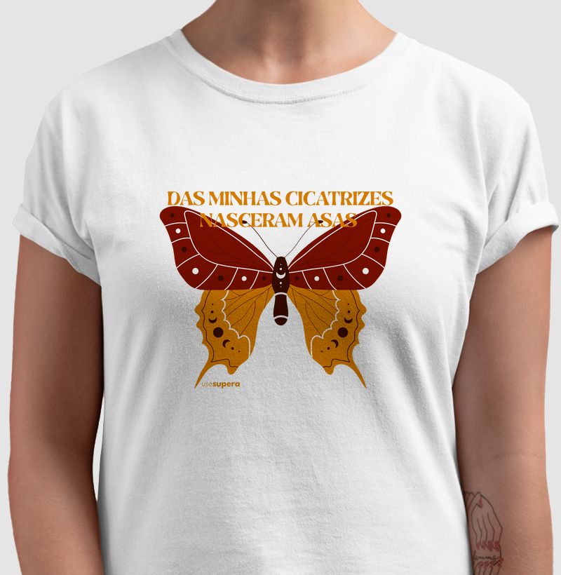 Camiseta "Das minhas cicatrizes nasceram asas"