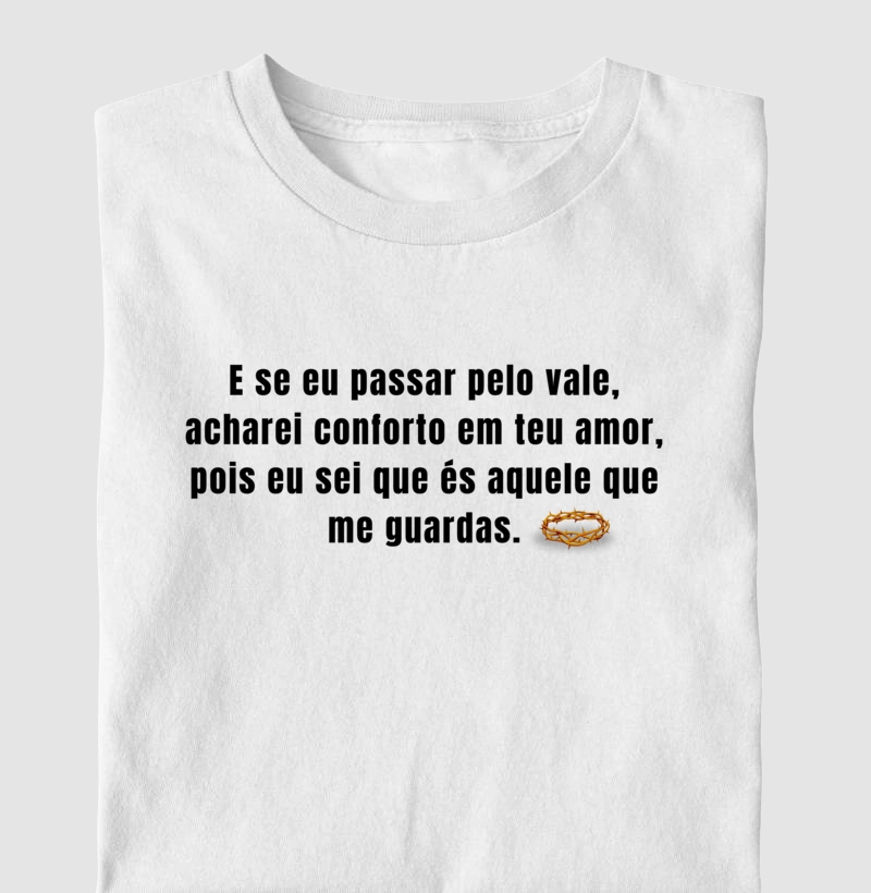 Camiseta cristã marca Eterno King com frases de fé "E se eu passar pelo vale" em letras pretas