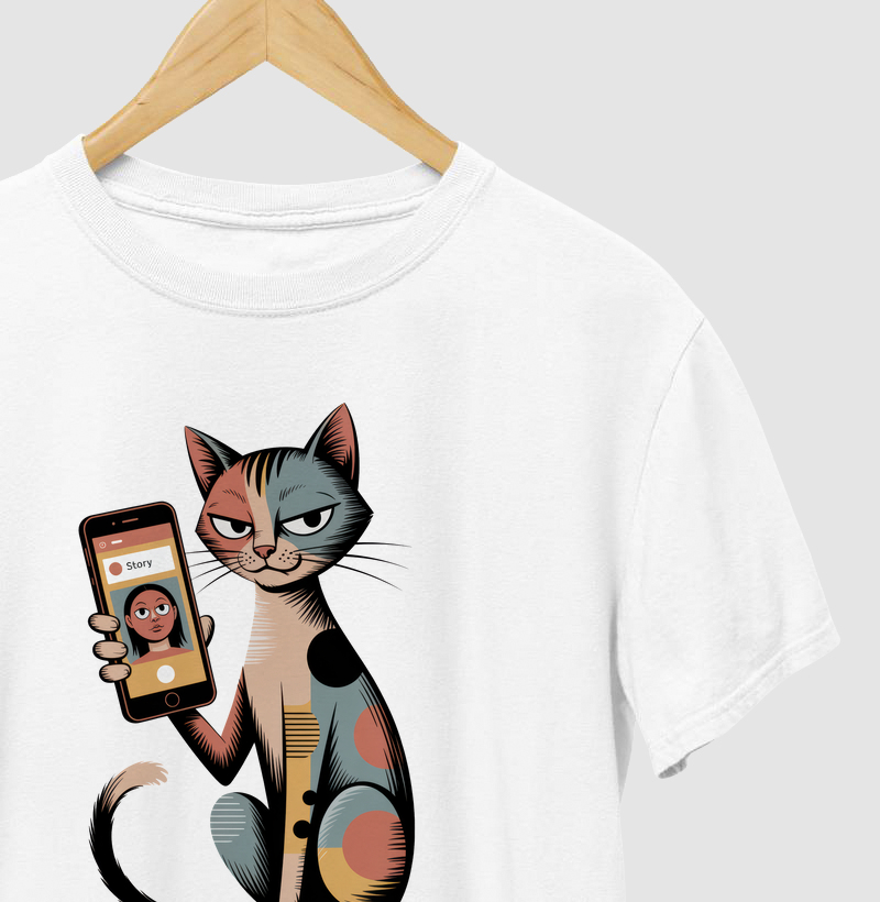 Gato julgando stories alheios