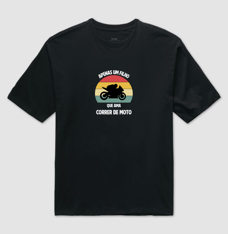 Apenas um filho que ama correr de moto