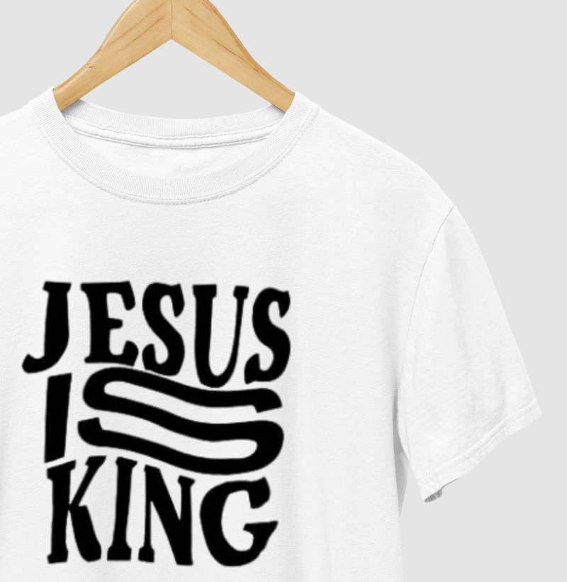 Camiseta Jesus Is King