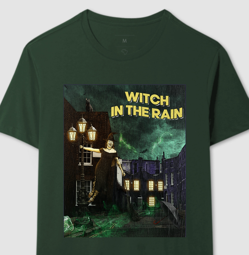 Camiseta Coruja 🎃"Witch in The Rain"