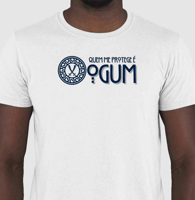 Camiseta Quem me Protege é Ogum Sombreada Branca Masc.