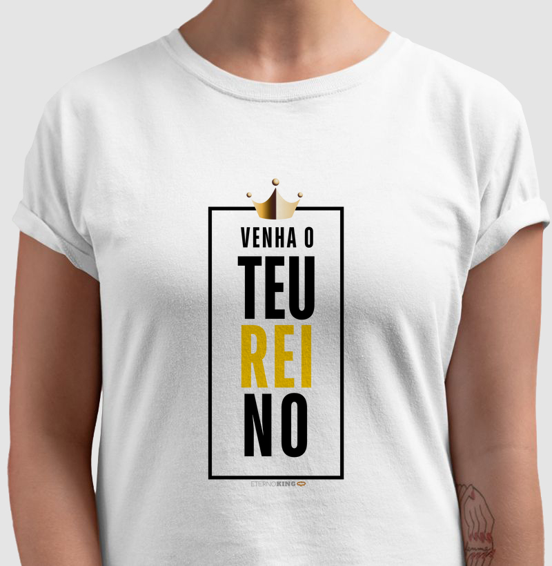 Camiseta cristã marca Eterno King com frases de fé "TEU REINO" em letras preta e amarela