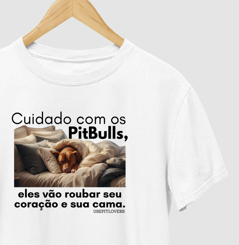 CUIDADO COM OS PIT BULLS, ELES VÃO ROUBAR SEU CORAÇÃO E SUA CAMA.