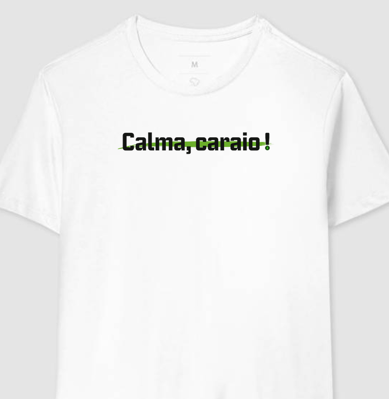 Camiseta Branca “CALMA, CARAIO!” [DXP PRE-SEASON]