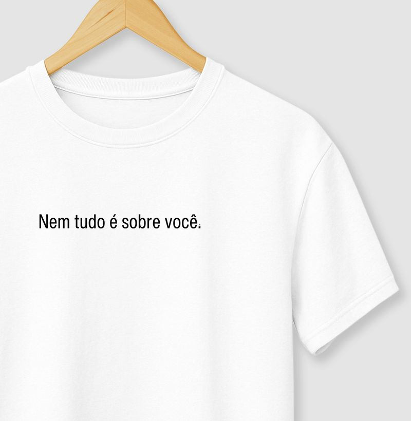 Camiseta Nem tudo é sobre você Minimalista