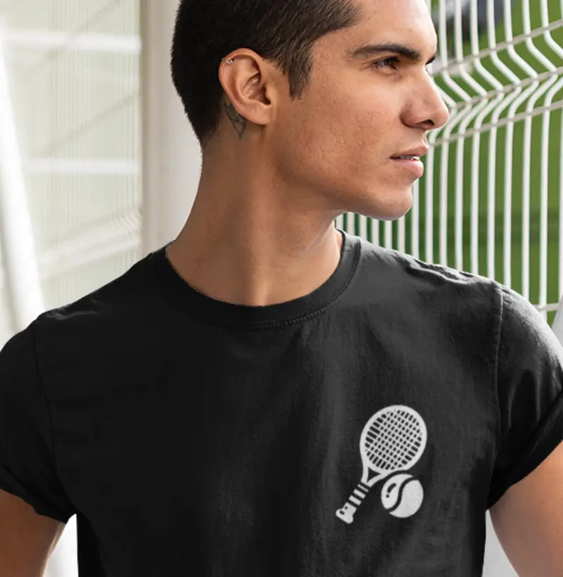 Raquete de Tênis | Precisão e Foco | Camiseta Minimalista