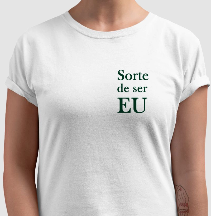 Sorte de ser... verde fem/masc - Puro algodão 30:1, fio penteado, malha superior e caimento perfeito! Mostre ao mundo que você tem orgulho e alegria de ser quem é! 
