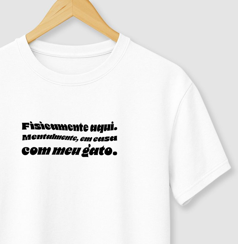 Fisicamente aqui. Mentalmente, em casa com meu gato.