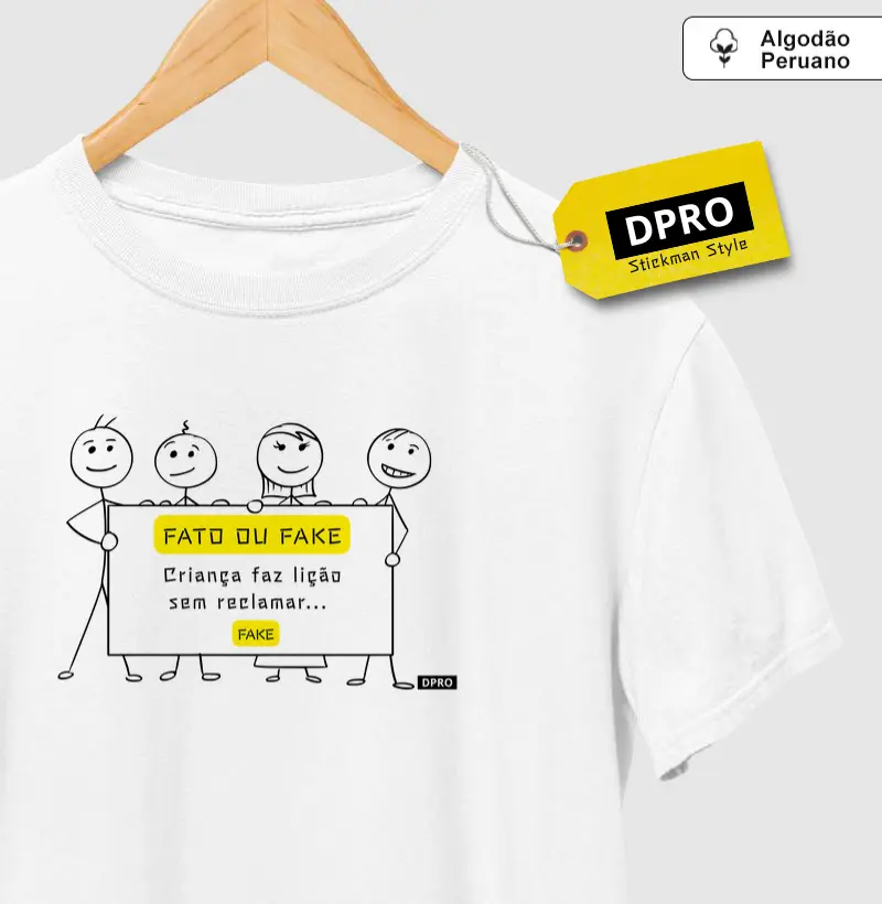 Criança faz lição sem reclamar