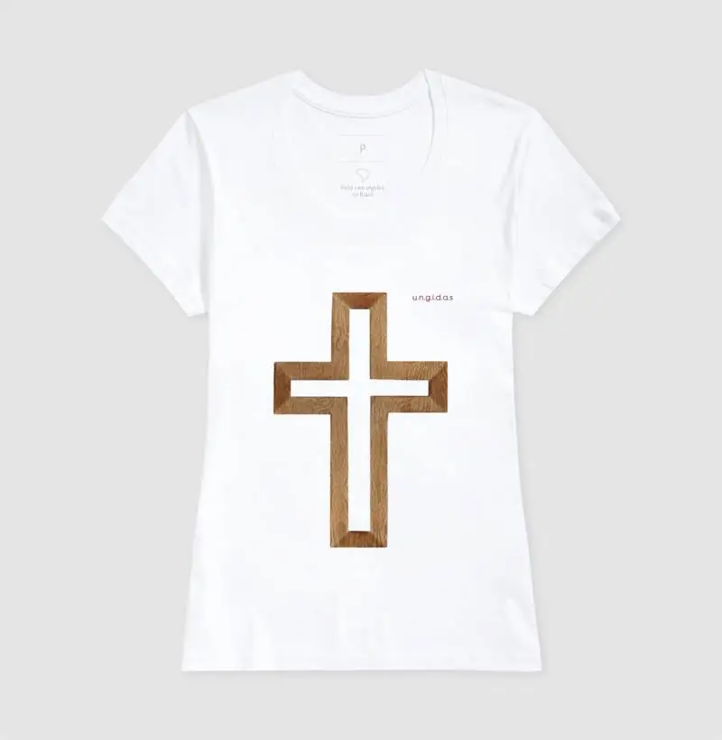 Madeira vazada em fundo branco