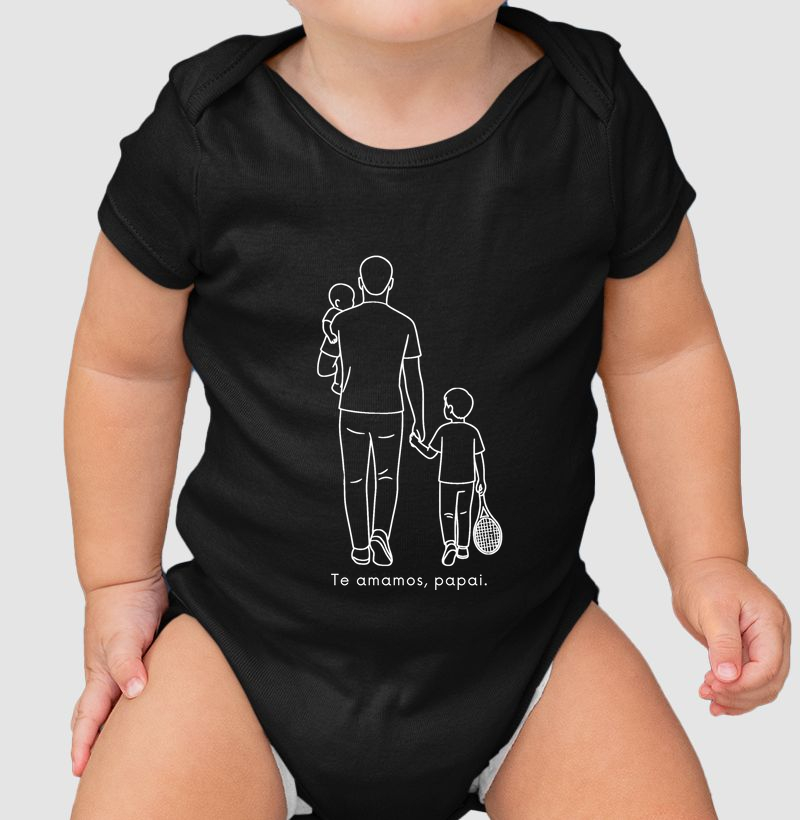 Pai tenista com dois filhos - Body