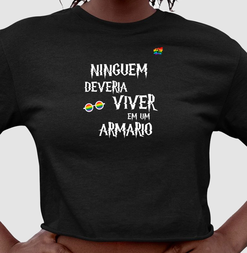 Ninguém Deveria Viver em Um Armário