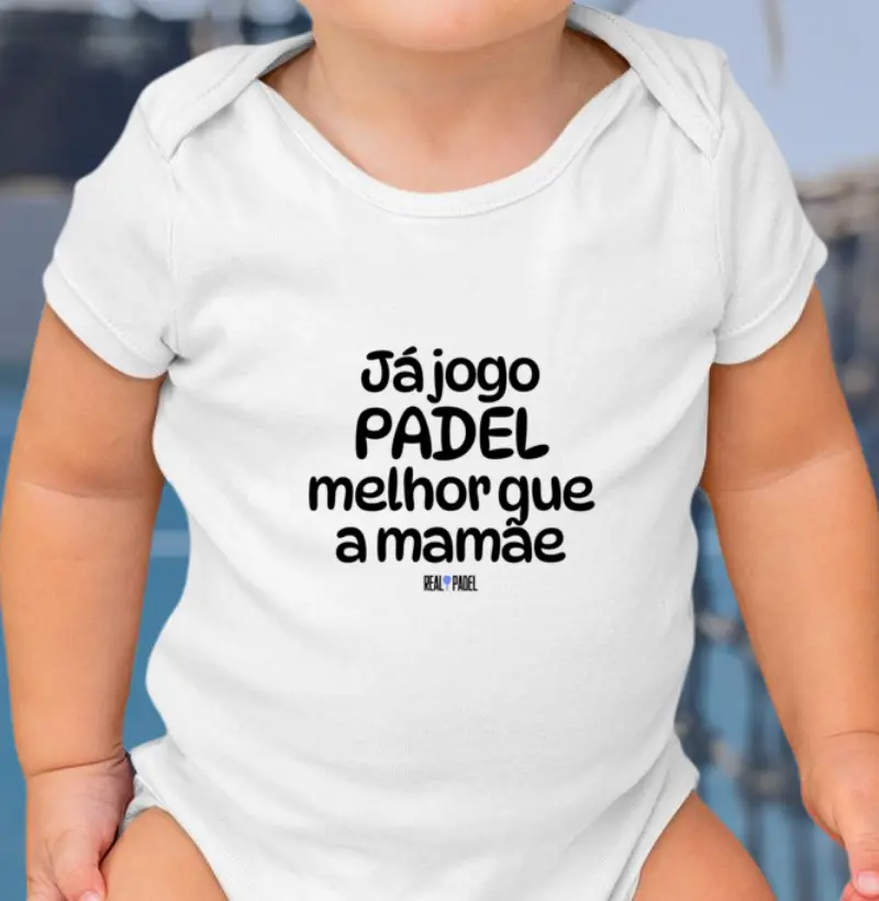 Já jogo padel melhor que a mamãe