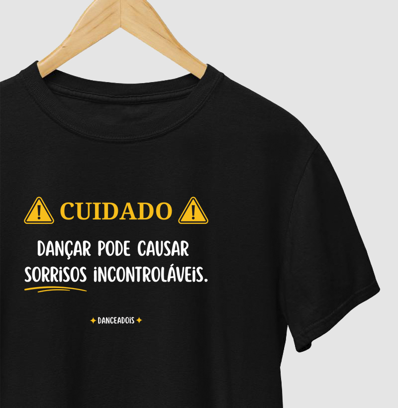 Cuidado! Dançar pode causar sorrisos incontroláveis.