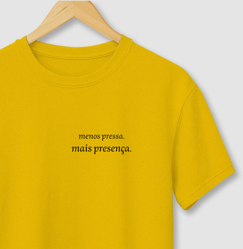 Camiseta menos pressa mais presença