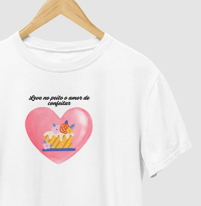 T-shirt leve no peito o amor...
