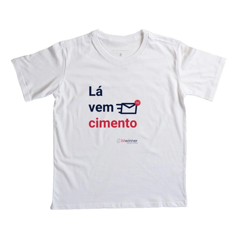 Camiseta Infantil Lá vem cimento