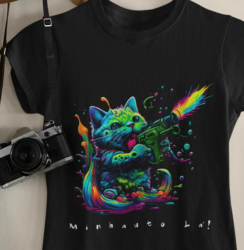 "Minhauto La" Camiseta de Arte Colorida: Gato com Arma de Tinta