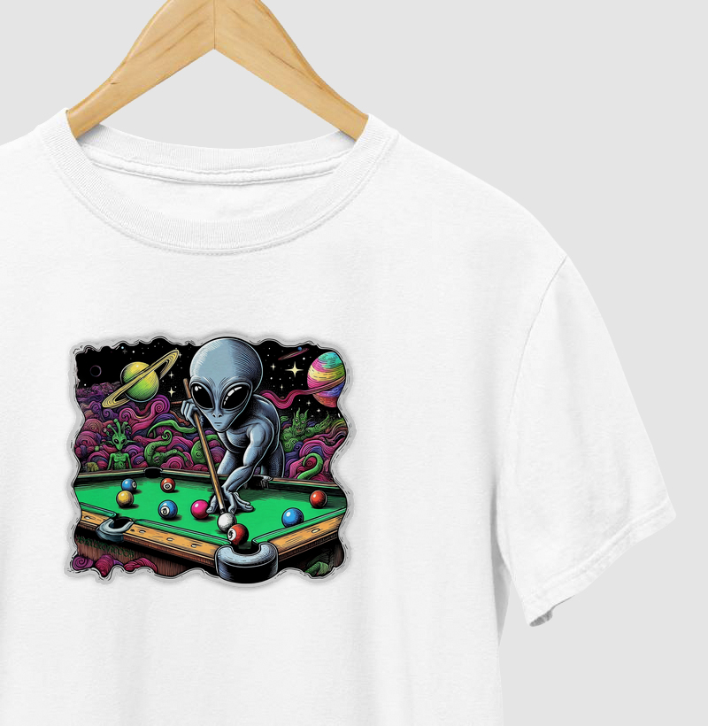 Camiseta Alien Jogando Sinuca