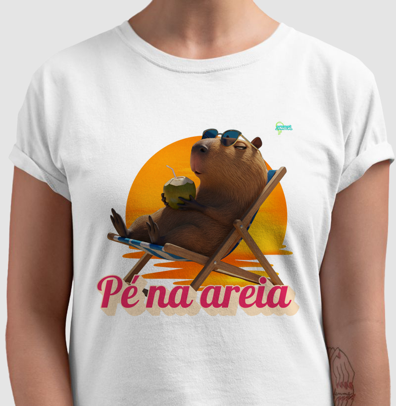 Capivara pé na areia