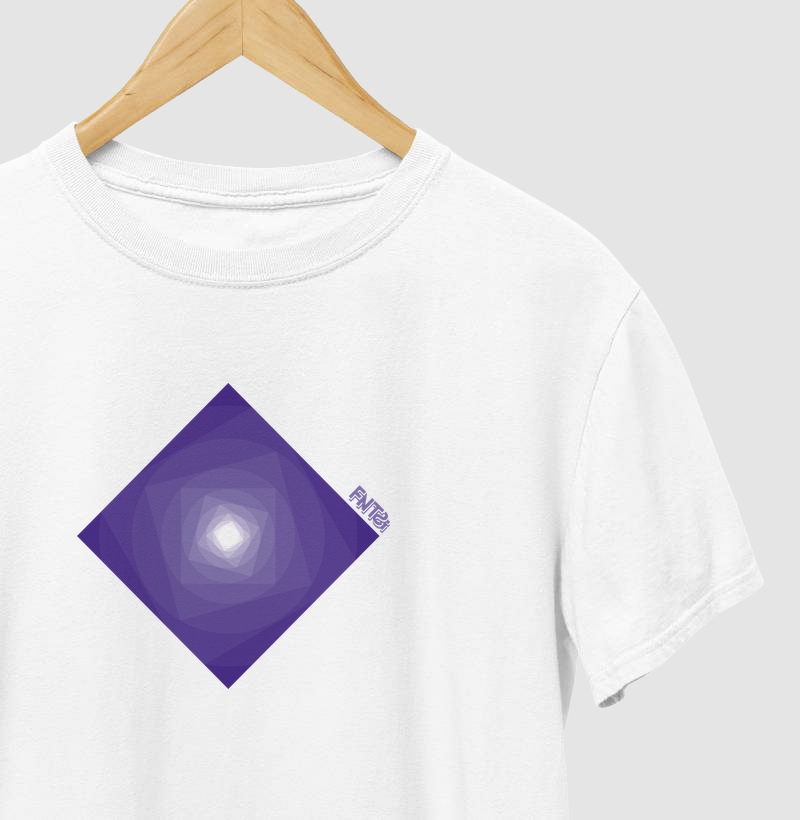 T-SHIRT "INFINITA FANTASIA" / ROXO MINIMAL
