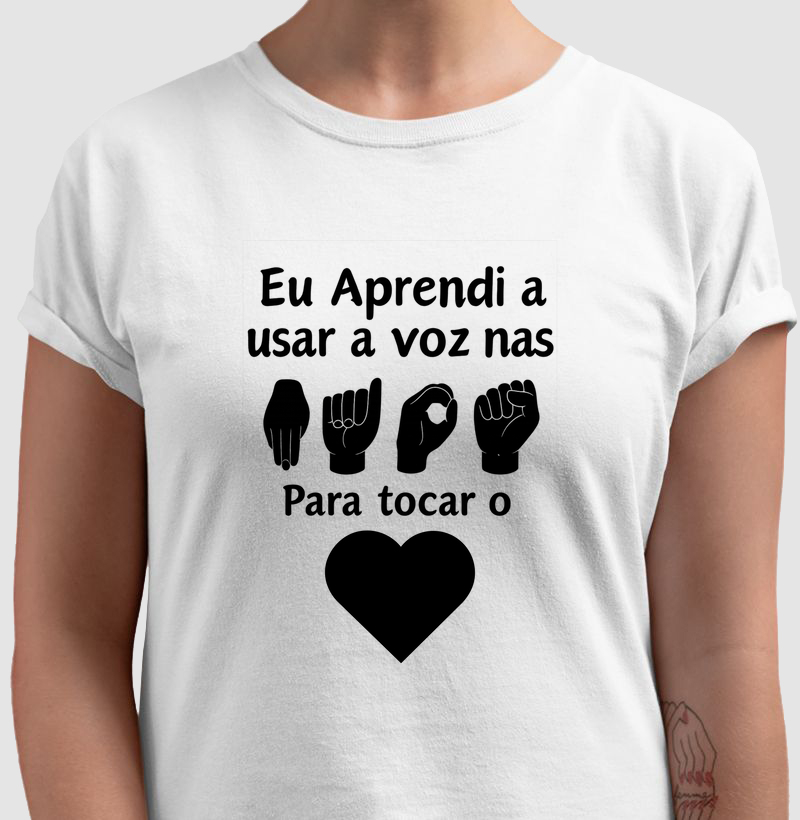 Eu aprendi a usar a voz nas mãos para tocar o coração
