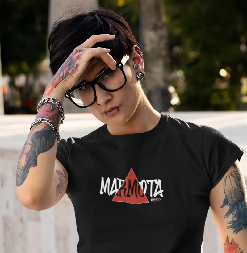 T-Shirt Feminina Preta - Marmota