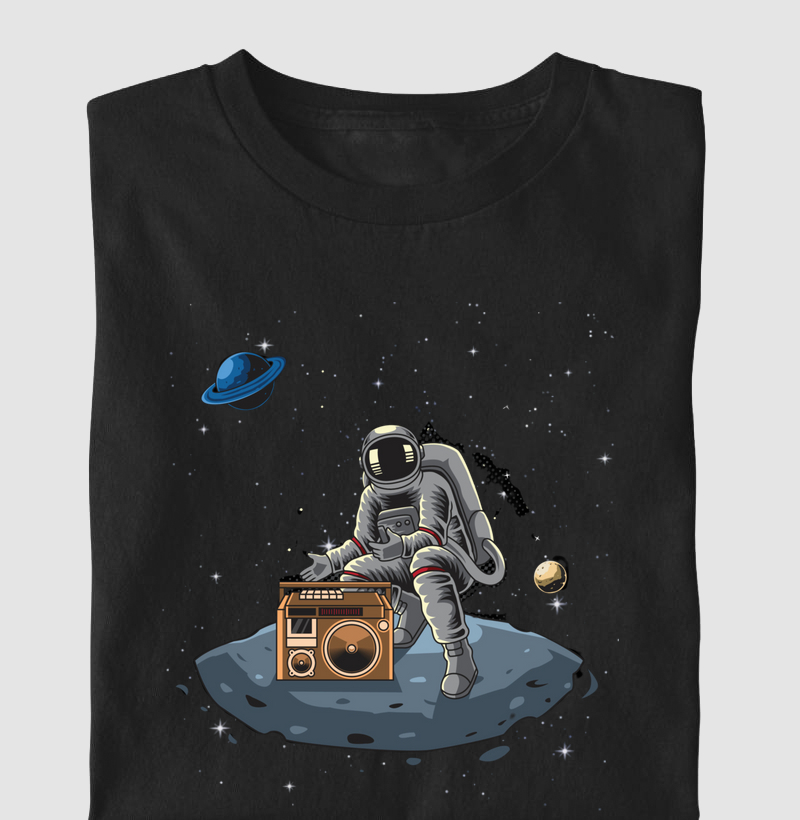 ASTRONAUTA OUVINDO UM SOM NO ESPAÇO