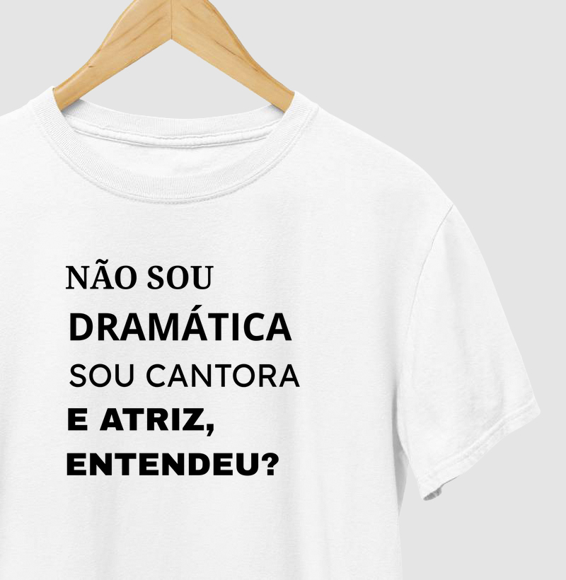 NÃO SOU DRAMÁTICA, SOU ATRIZ E CANTORA, ENTENDEU?