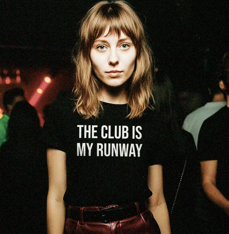 the club is my runway | camiseta de algodão pima premium