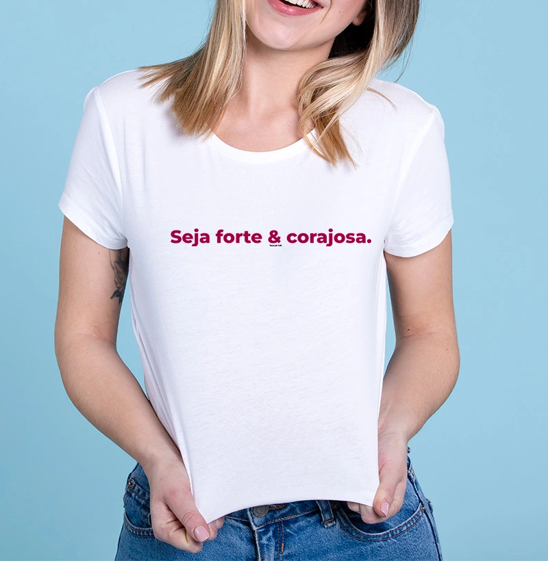 Camiseta Feminina estampa "Seja Forte e Corajosa"