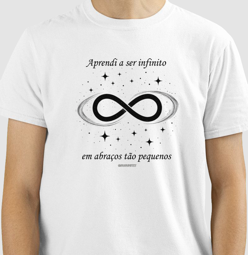 Aprendi a ser infinito em abraços tão pequenos 