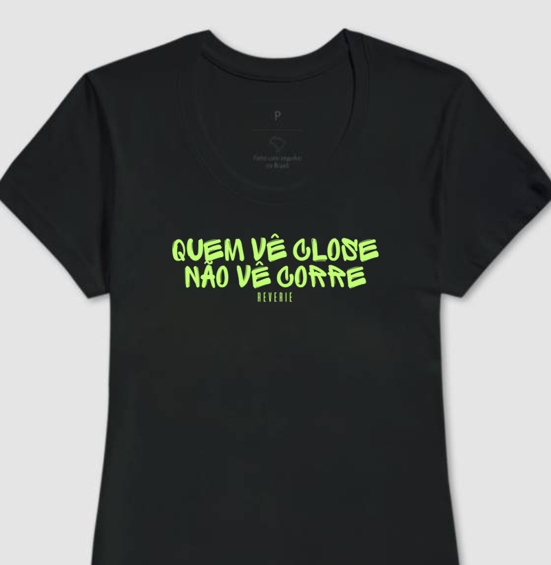 Camiseta Feminina Close vs Corre