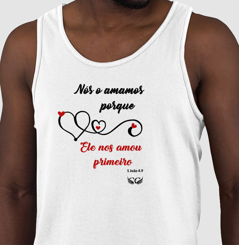 Camiseta Cristã. Nós o amamos porque Ele nos amou primeiro. 1 Jo 4.9