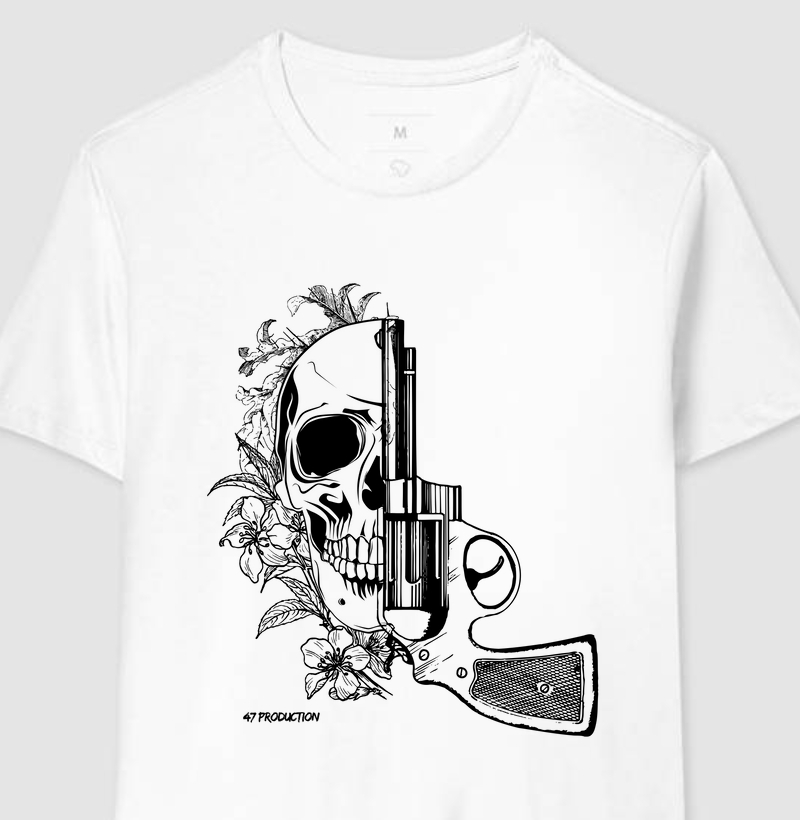 Camiseta Metade Crânio, Metade Revólver – Atitude e Reflexão em Uma Só Estampa