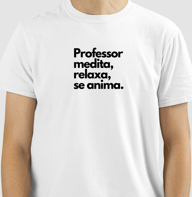 Professor medita, relaxa, se anima
