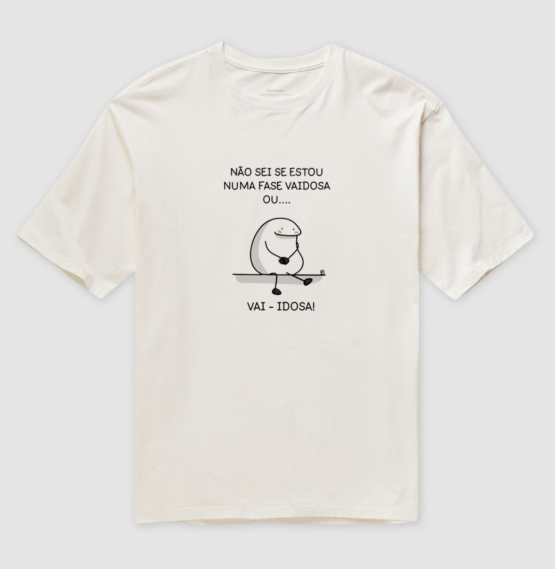 Camiseta Oversized Não sei se estou numa fase vaidosa ou...  vai-idosa