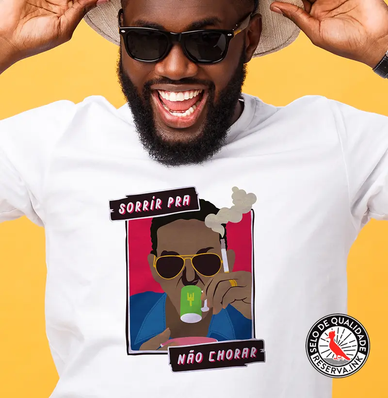 Camiseta Sorrir Pra Não Chorar
